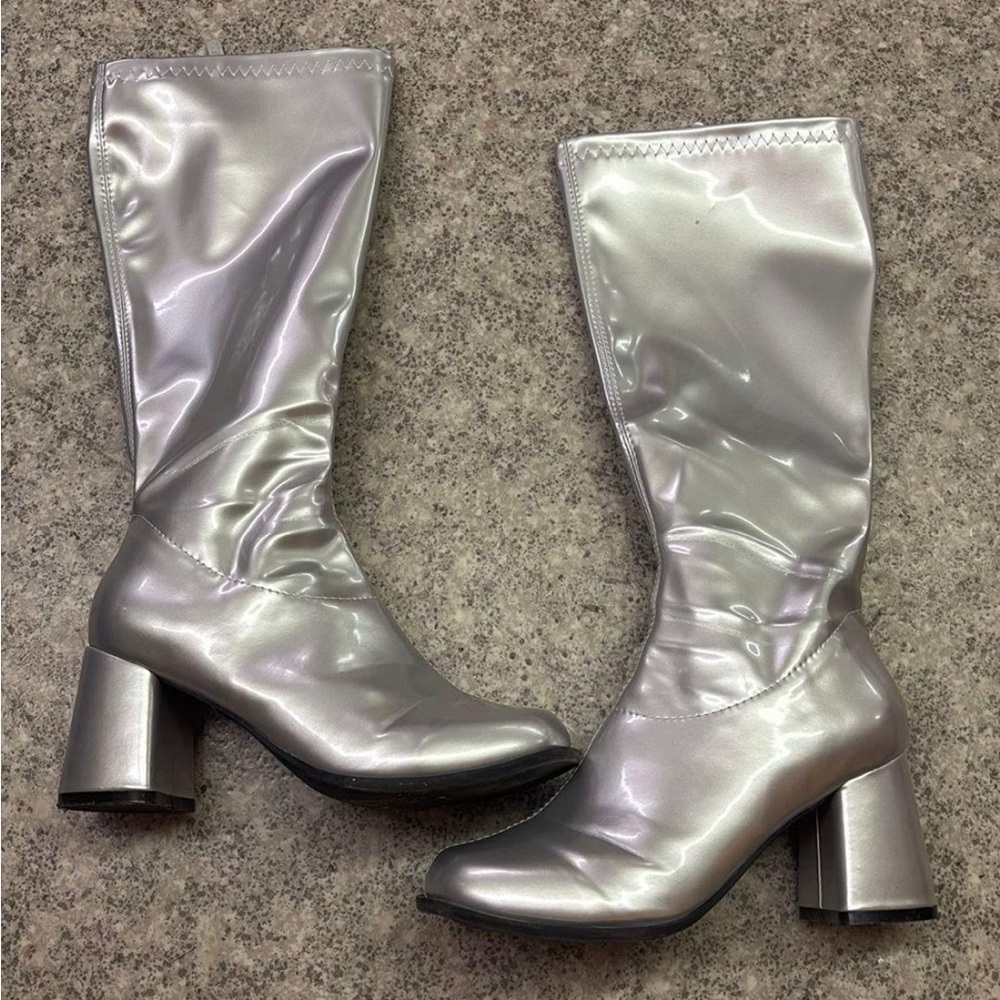 Amazon Silver Heeled gogo Boots with Chunky Block Heel